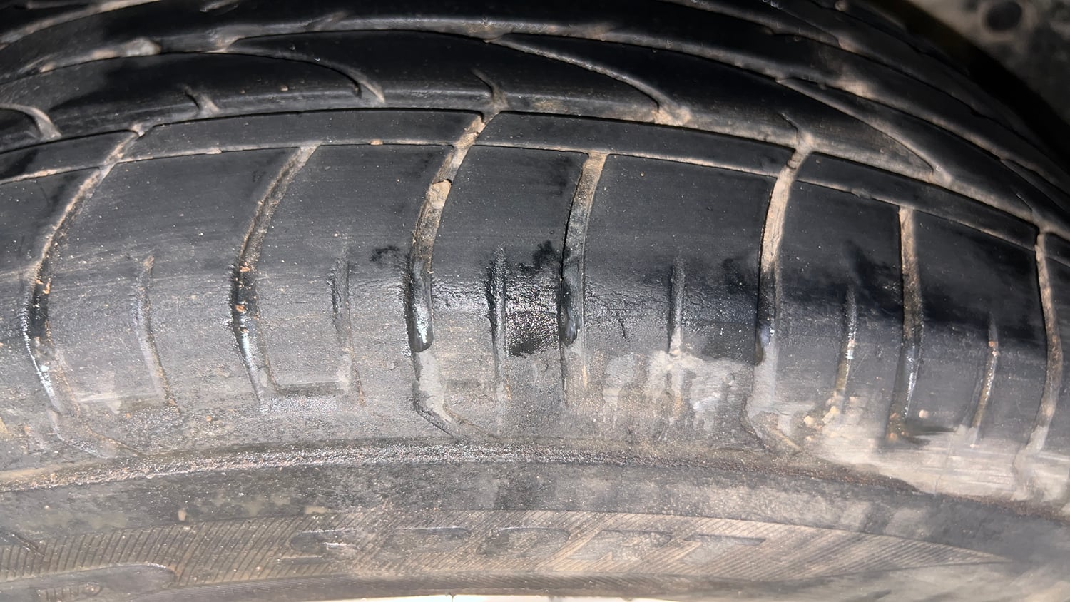 Used 2017 Hyundai Creta SX Plus 1.6 AT Petrol Petrol Automatic tyres LEFT REAR TYRE TREAD VIEW