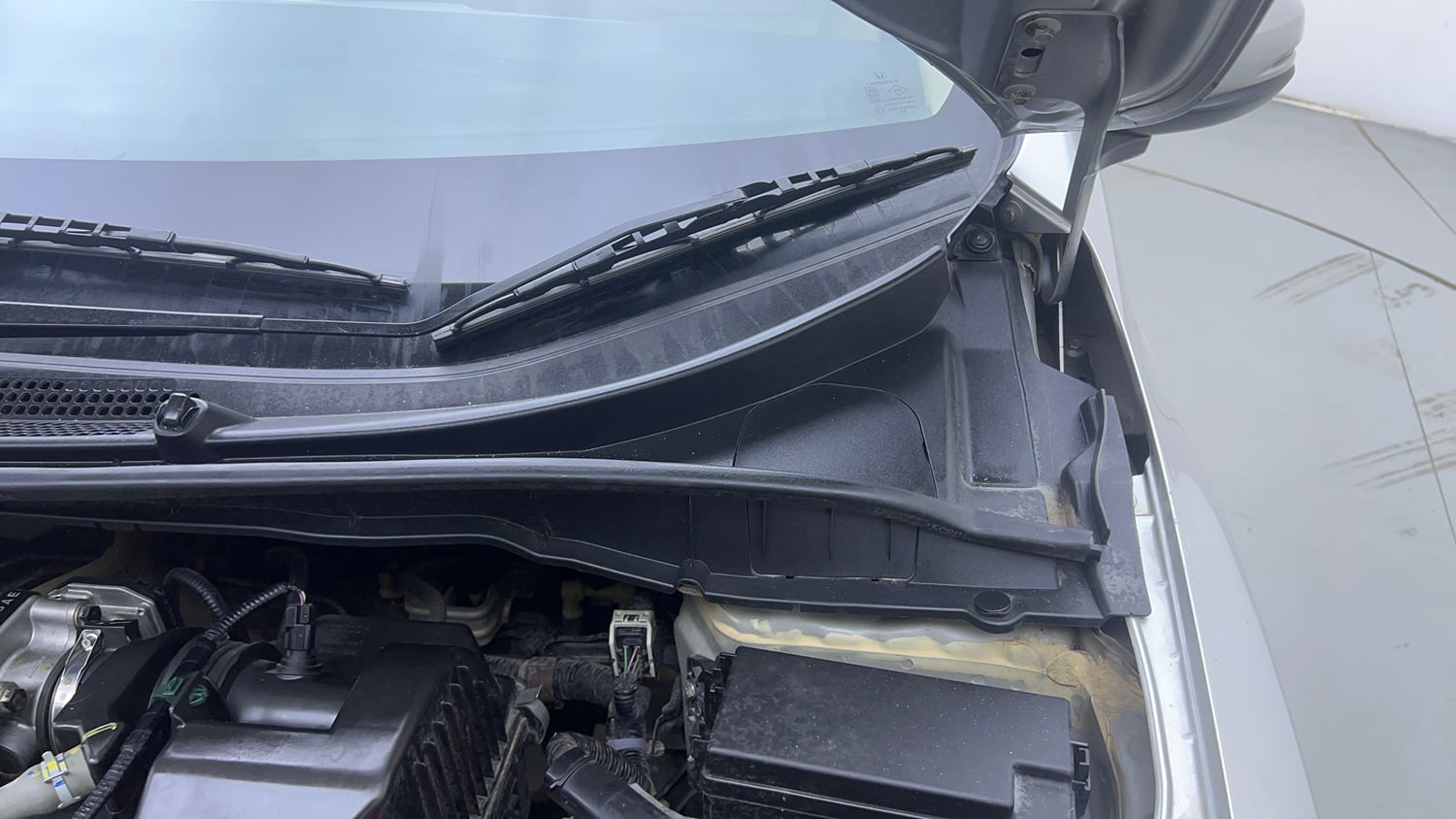 Used 2017 Honda City VX CVT Petrol Petrol Automatic engine ENGINE LEFT SIDE HINGE & APRON VIEW
