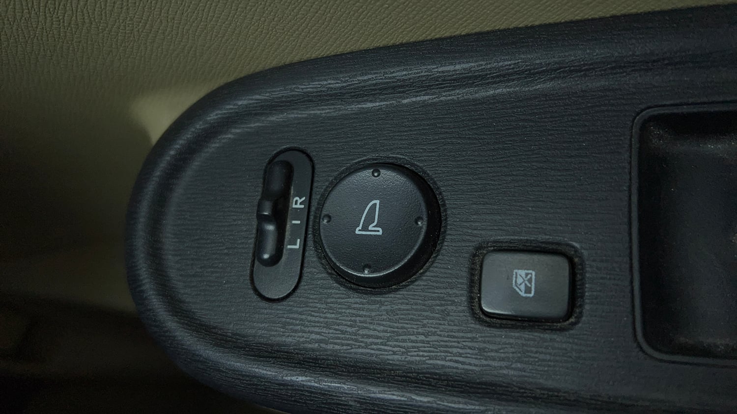 Used 2016 Honda Amaze 1.2 S AT i-VTEC Petrol Automatic top_features Adjustable ORVM