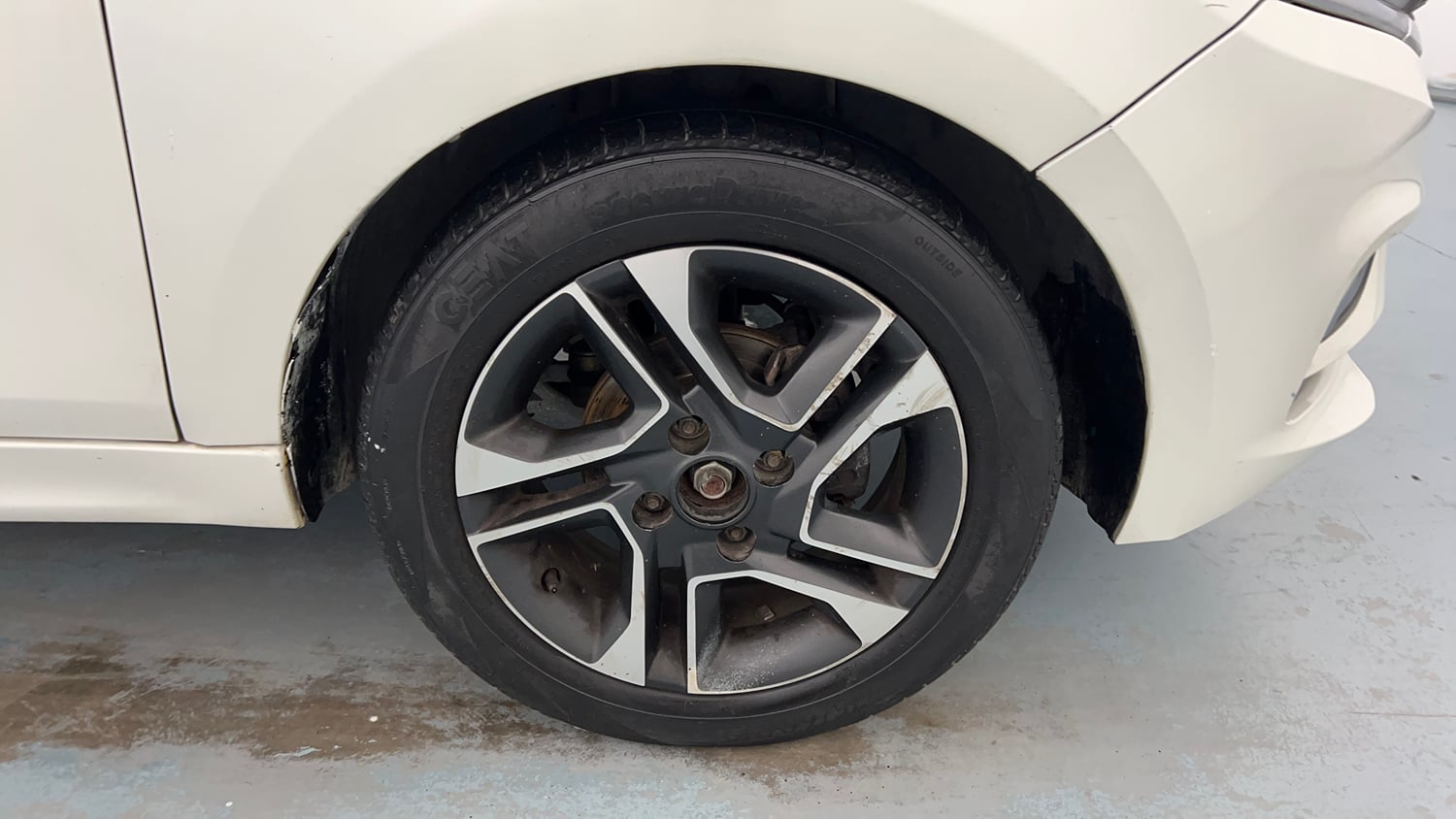 Used 2020 Tata Tiago XZ Plus Petrol Manual tyres RIGHT FRONT TYRE RIM VIEW