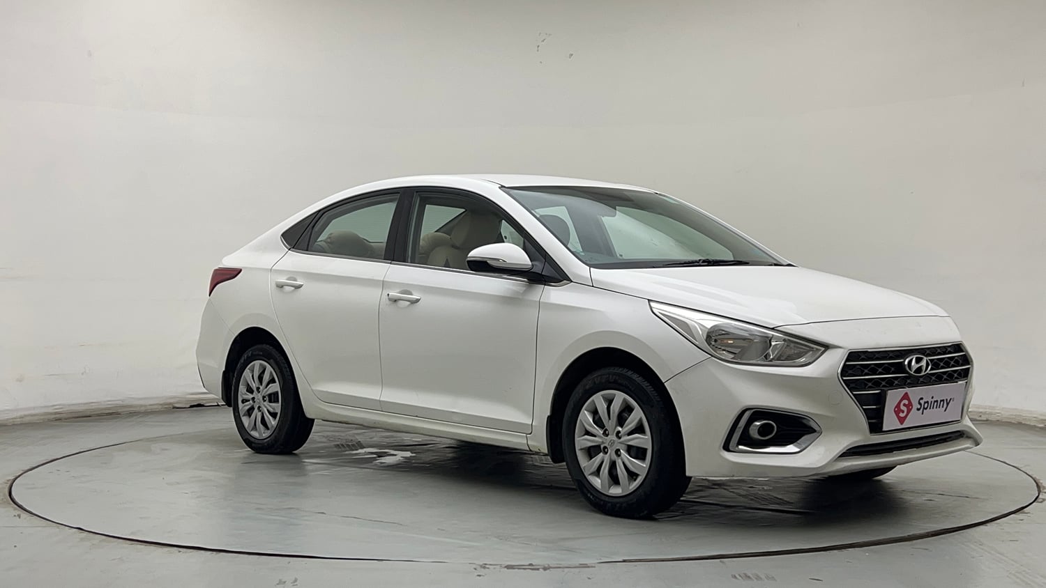 Used 2019 Hyundai Verna EX 1.4 VTVT Petrol Manual exterior RIGHT FRONT CORNER VIEW
