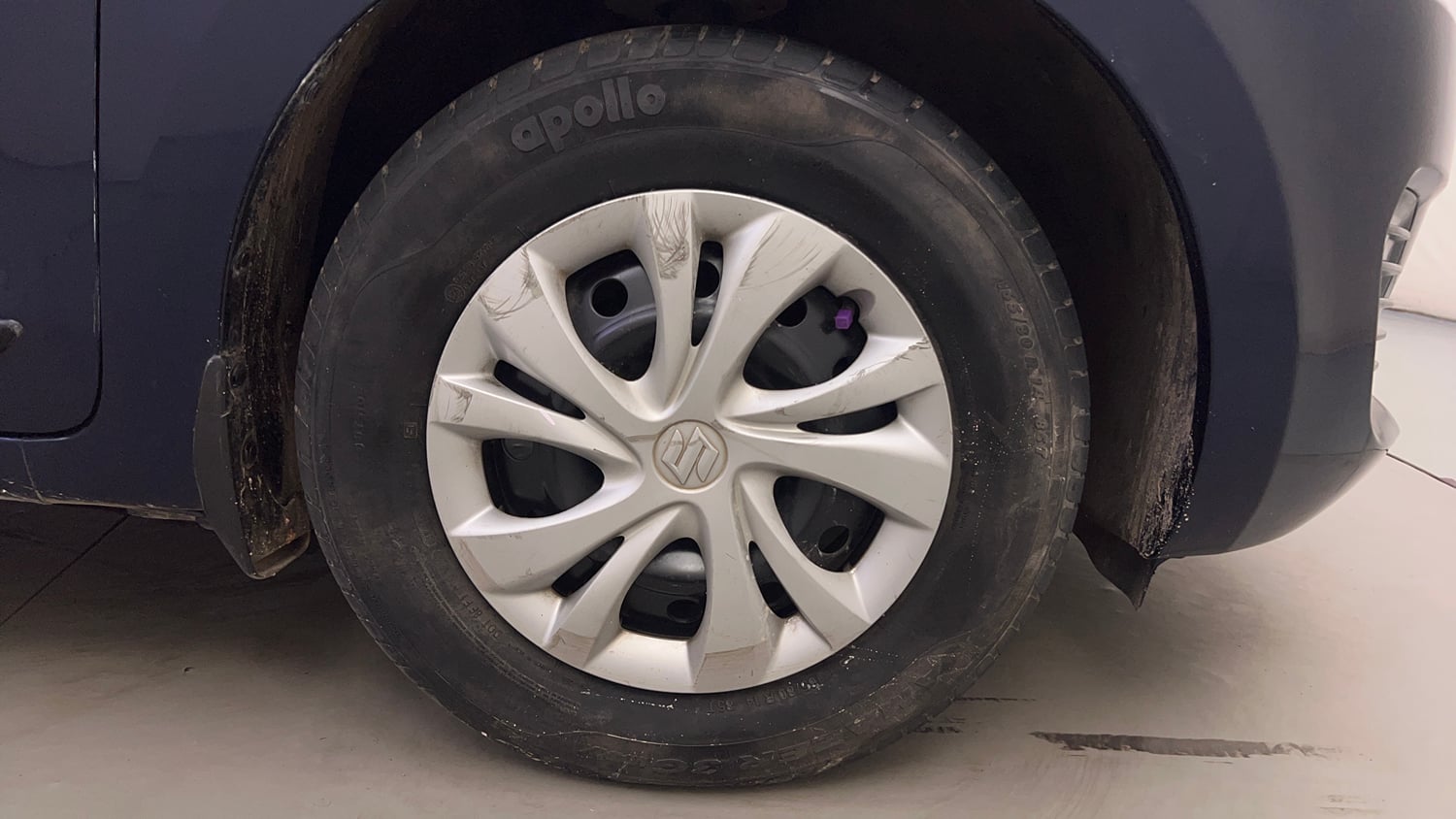 Used 2019 Maruti Suzuki Swift VXi AMT Petrol Automatic tyres RIGHT FRONT TYRE RIM VIEW