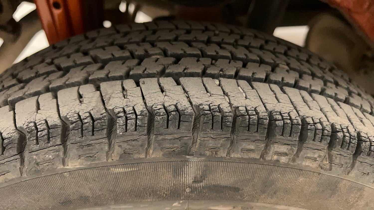 Used 2019 maruti-suzuki Alto K10 VXi (O) AMT Petrol Automatic tyres RIGHT REAR TYRE TREAD VIEW