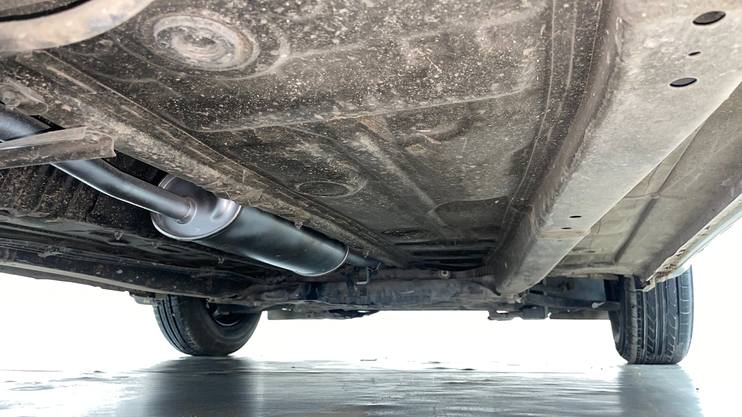 Used 2020 Maruti Suzuki Swift VXi Petrol Manual extra REAR RIGHT UNDERBODY VIEW