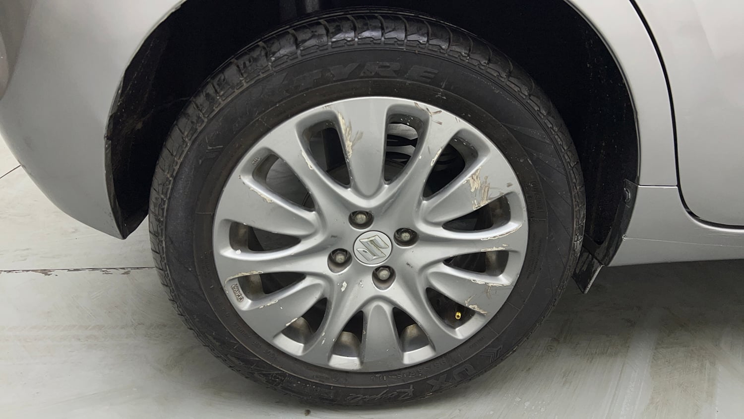 Used 2016 Maruti Suzuki Baleno Zeta 1.2 AT Petrol Automatic tyres RIGHT REAR TYRE RIM VIEW
