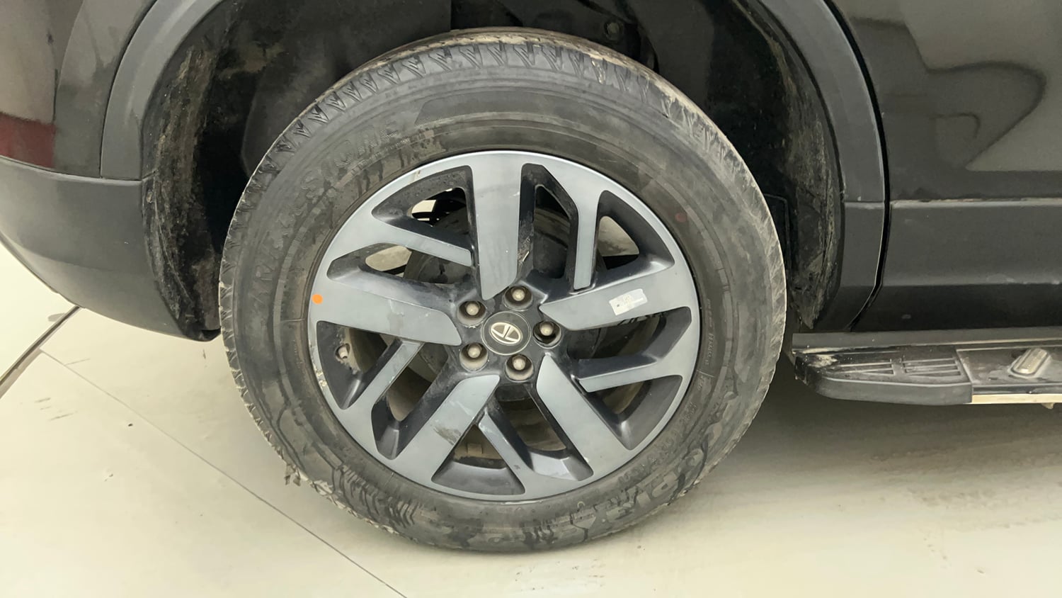 Used 2022 Tata Harrier XZA Plus Dark Edition Diesel Automatic tyres RIGHT REAR TYRE RIM VIEW