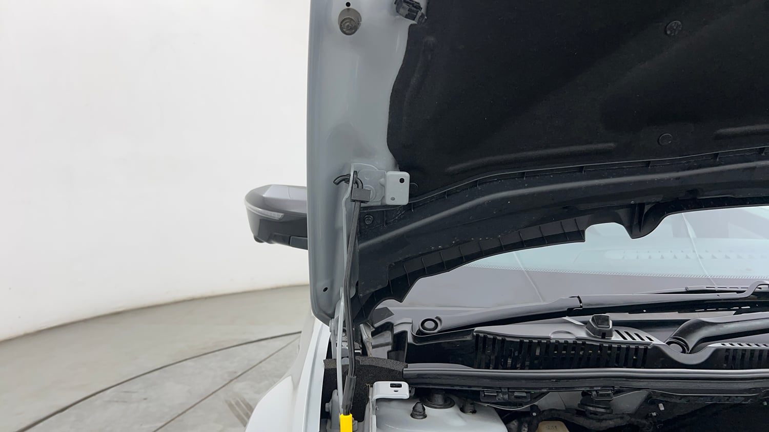Used 2026 Tata Nexon Creative 1.2 Petrol 6MT Petrol Manual engine ENGINE RIGHT SIDE HINGE & APRON VIEW