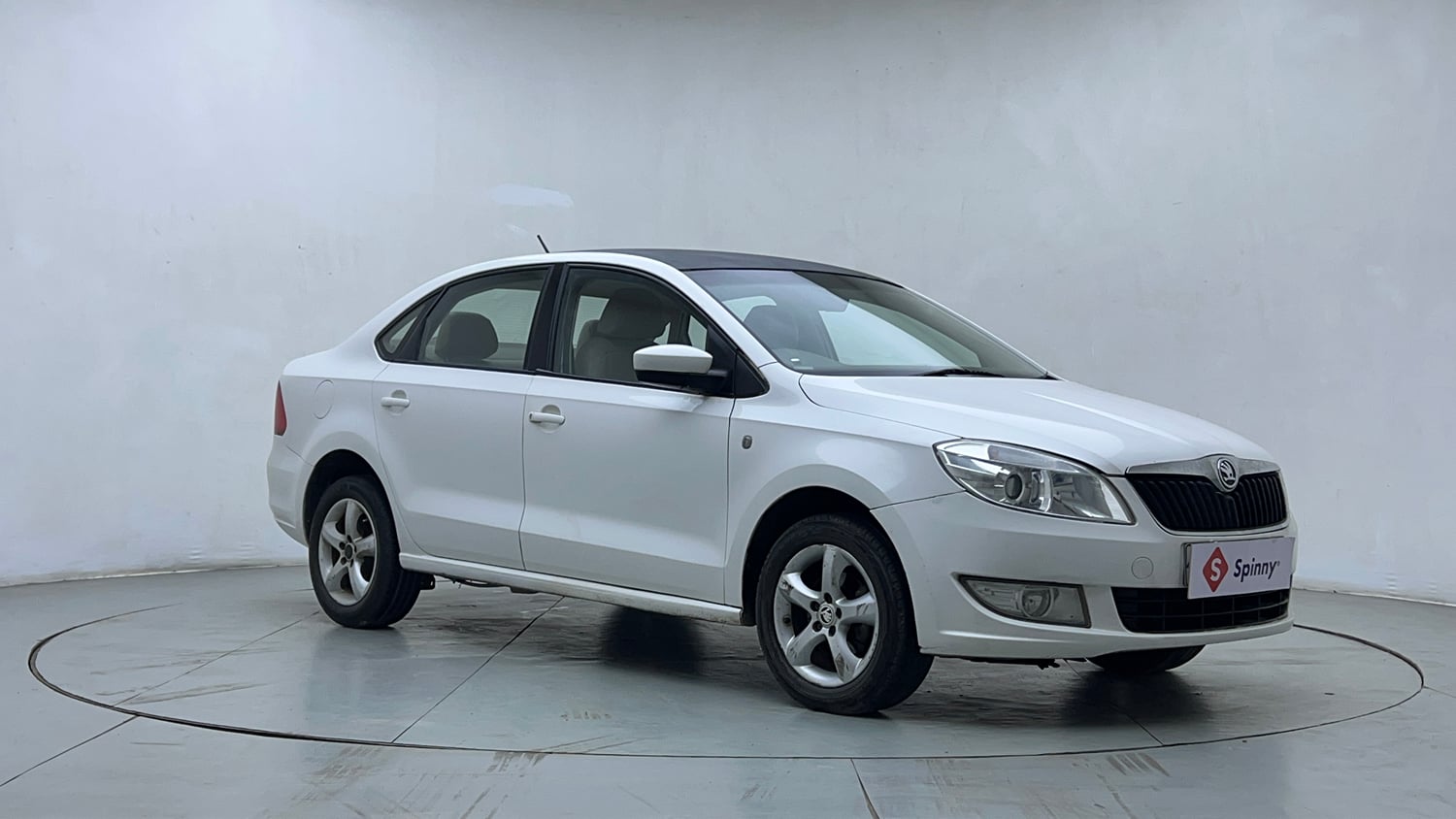 Used 2014 Skoda Rapid 1.6 MPI Elegance Petrol Manual exterior RIGHT FRONT CORNER VIEW