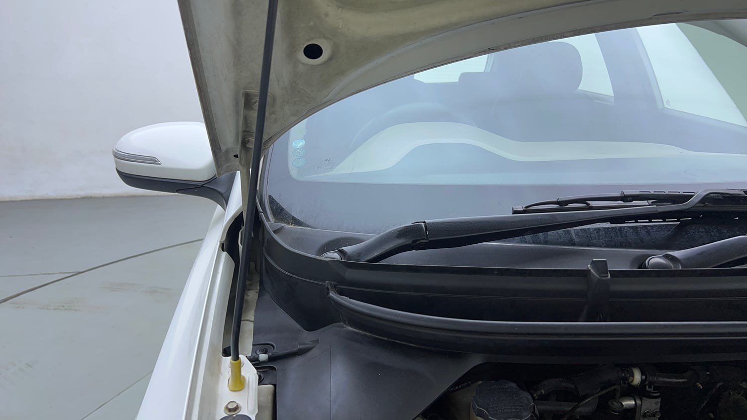 Used 2017 Hyundai Elite i20 Asta 1.2 (O) Petrol Manual engine ENGINE RIGHT SIDE HINGE & APRON VIEW