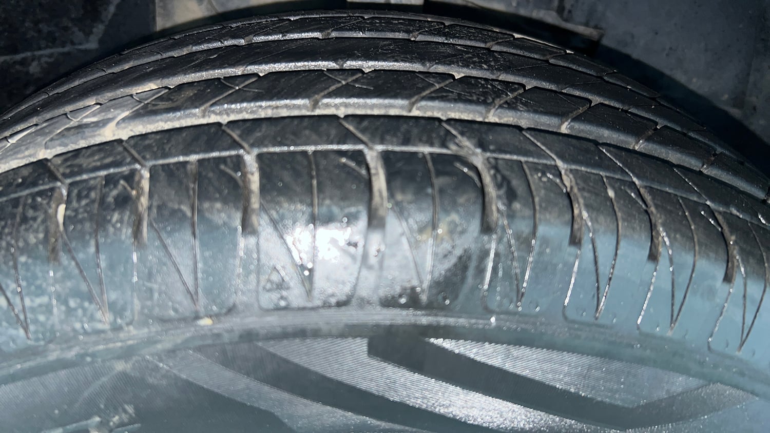 Used 2022 Tata Nexon XZA Plus (S) Petrol Automatic tyres RIGHT FRONT TYRE TREAD VIEW