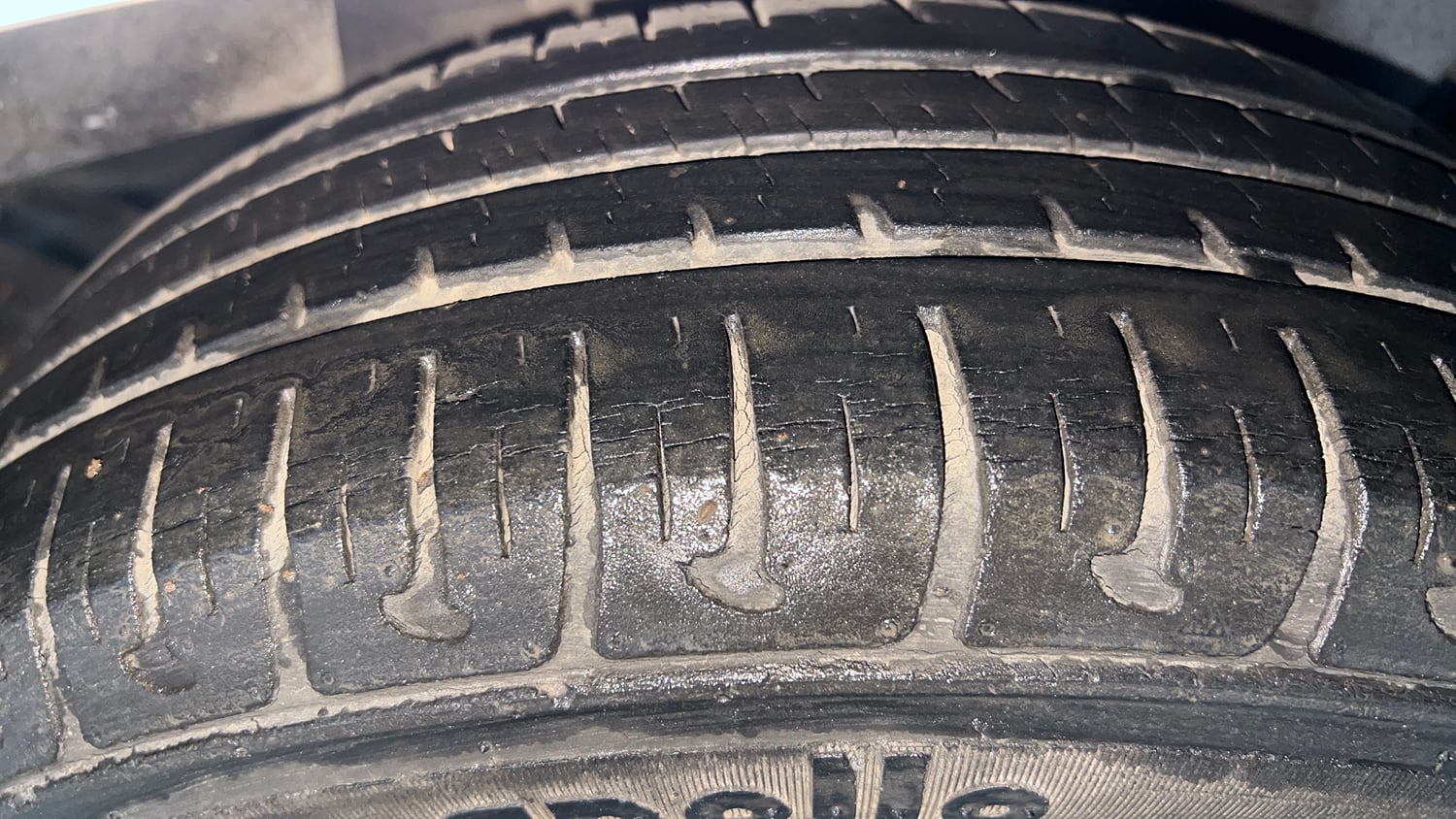 Used 2014 Hyundai Grand i10 Sportz AT 1.2 Kappa VTVT Petrol Automatic tyres LEFT REAR TYRE TREAD VIEW