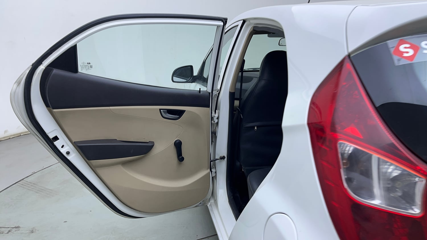 Used 2013 Hyundai Eon Sportz Petrol Manual interior LEFT REAR DOOR OPEN VIEW