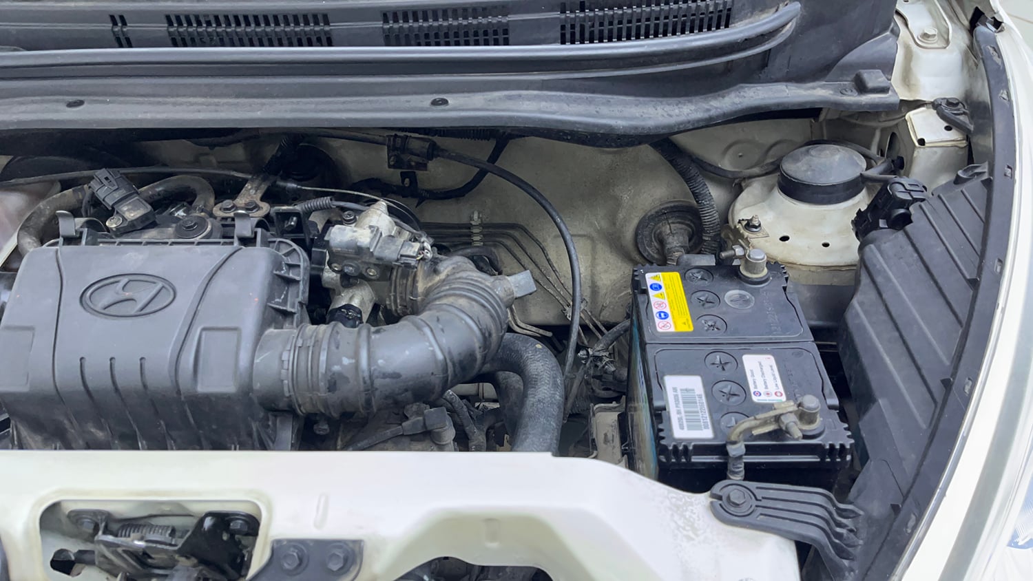Used 2013 Hyundai Eon Sportz Petrol Manual engine ENGINE LEFT SIDE VIEW