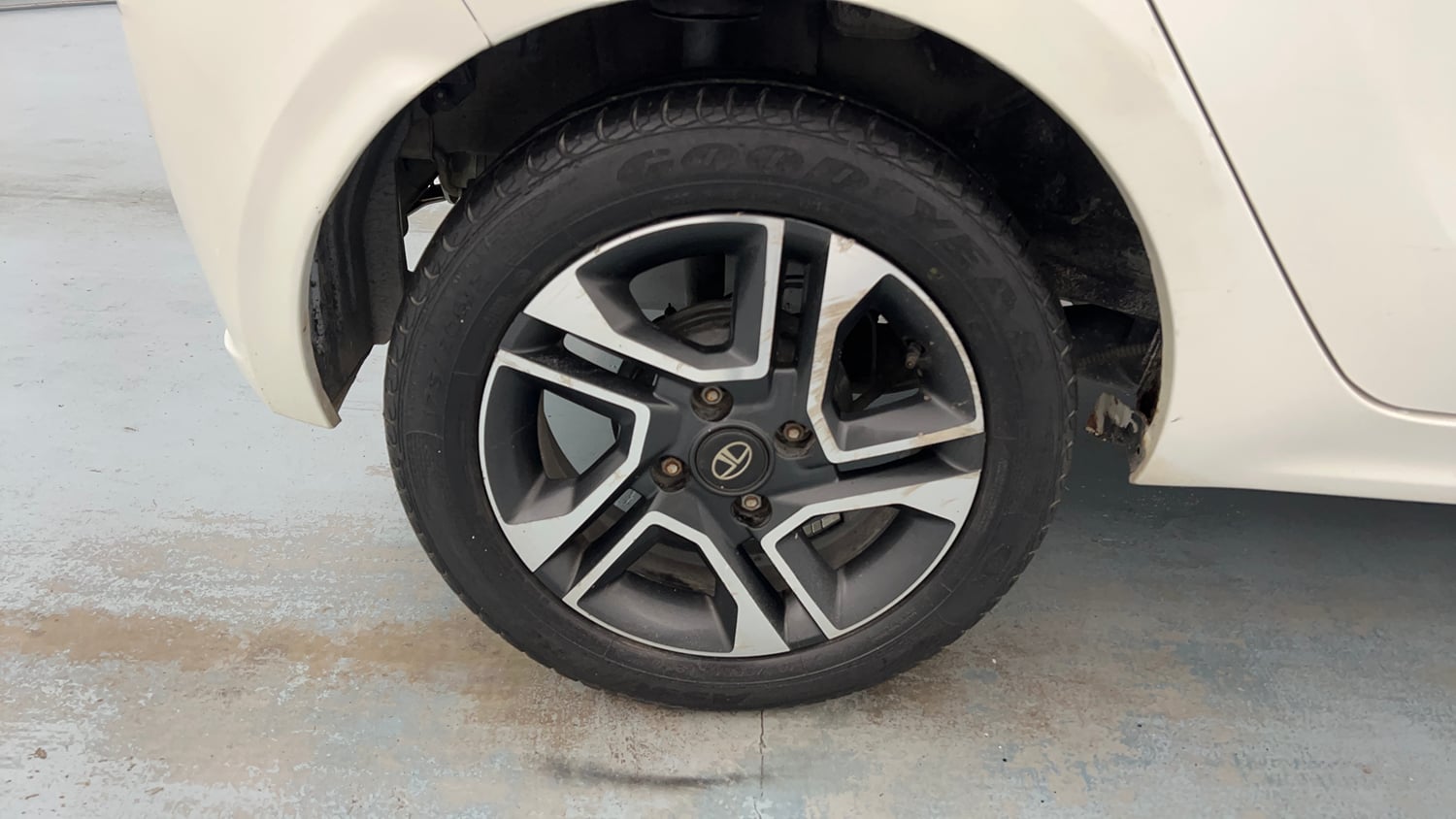 Used 2020 Tata Tiago XZ Plus Petrol Manual tyres RIGHT REAR TYRE RIM VIEW