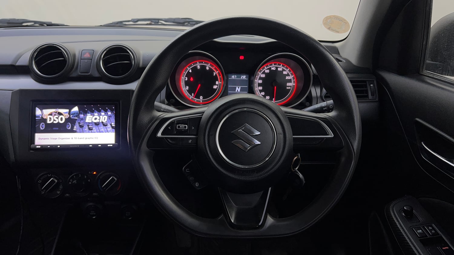 Used 2019 Maruti Suzuki Swift VXi AMT Petrol Automatic top_features Steering mounted controls