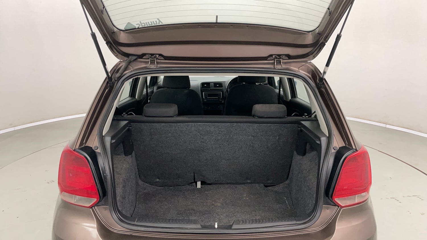 Used 2016 Volkswagen Polo Comfortline 1.2L (P) Petrol Manual interior DICKY INSIDE VIEW