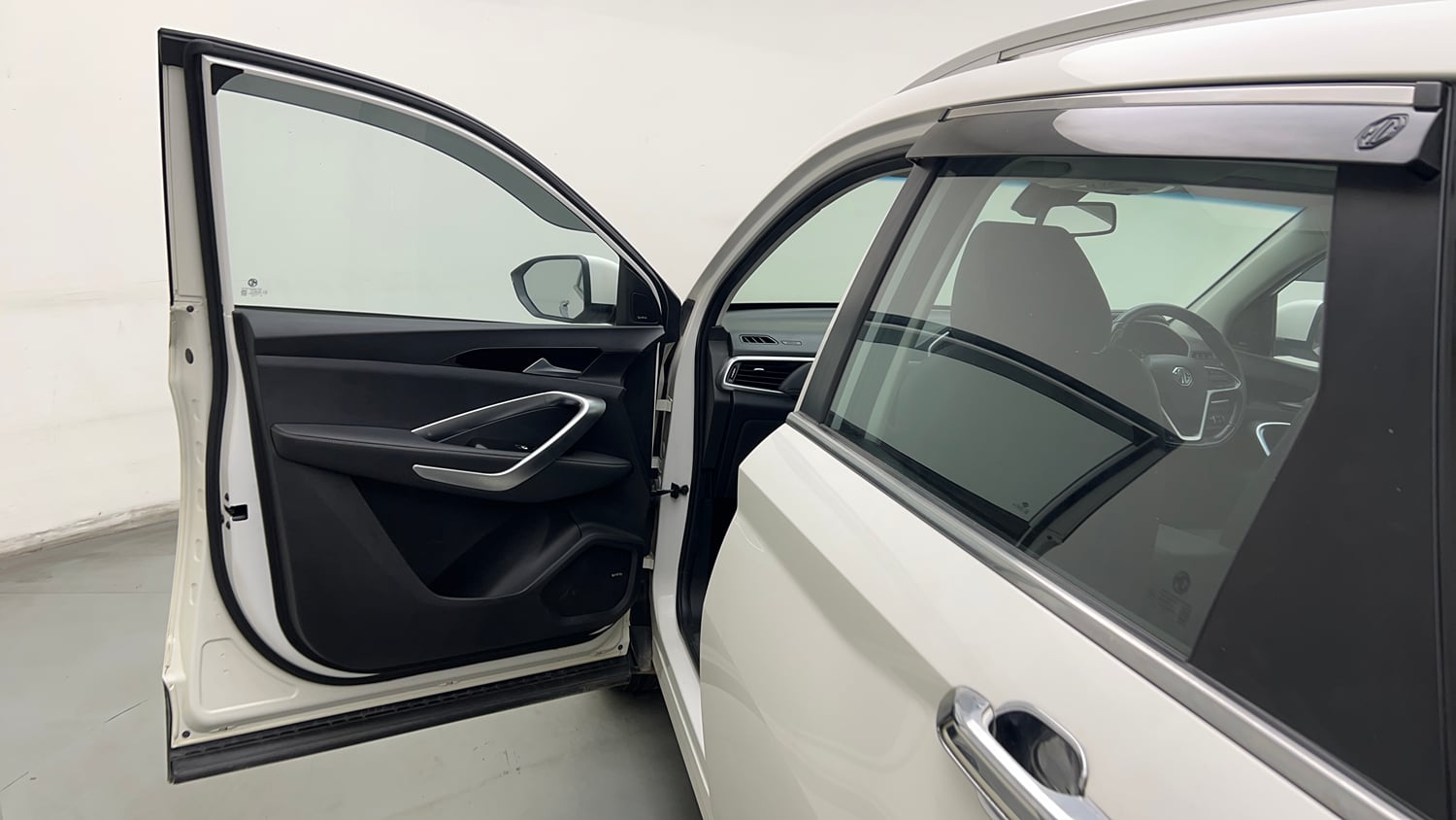 Used 2019 MG Motors Hector Sharp 1.5 DCT Petrol Petrol Automatic interior LEFT FRONT DOOR OPEN VIEW