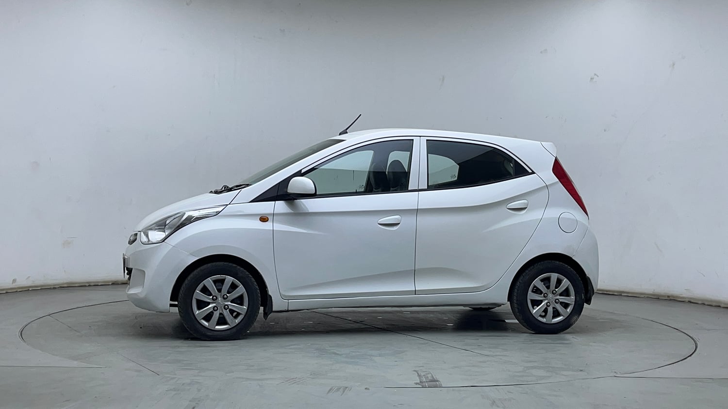 Used 2013 Hyundai Eon Sportz Petrol Manual exterior LEFT SIDE VIEW