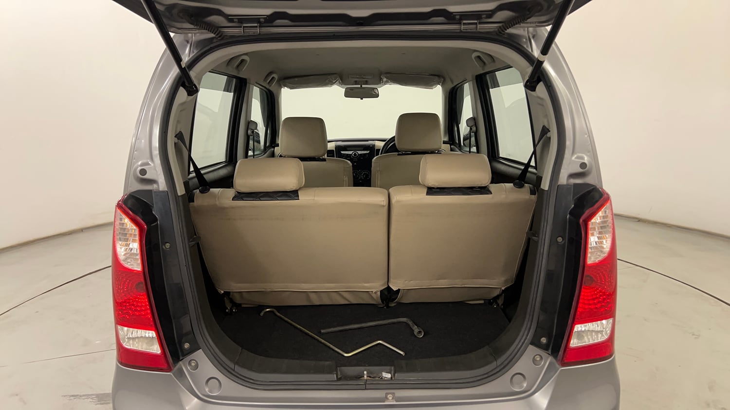 Used 2018 Maruti Suzuki Wagon R VXI Petrol Manual interior DICKY INSIDE VIEW