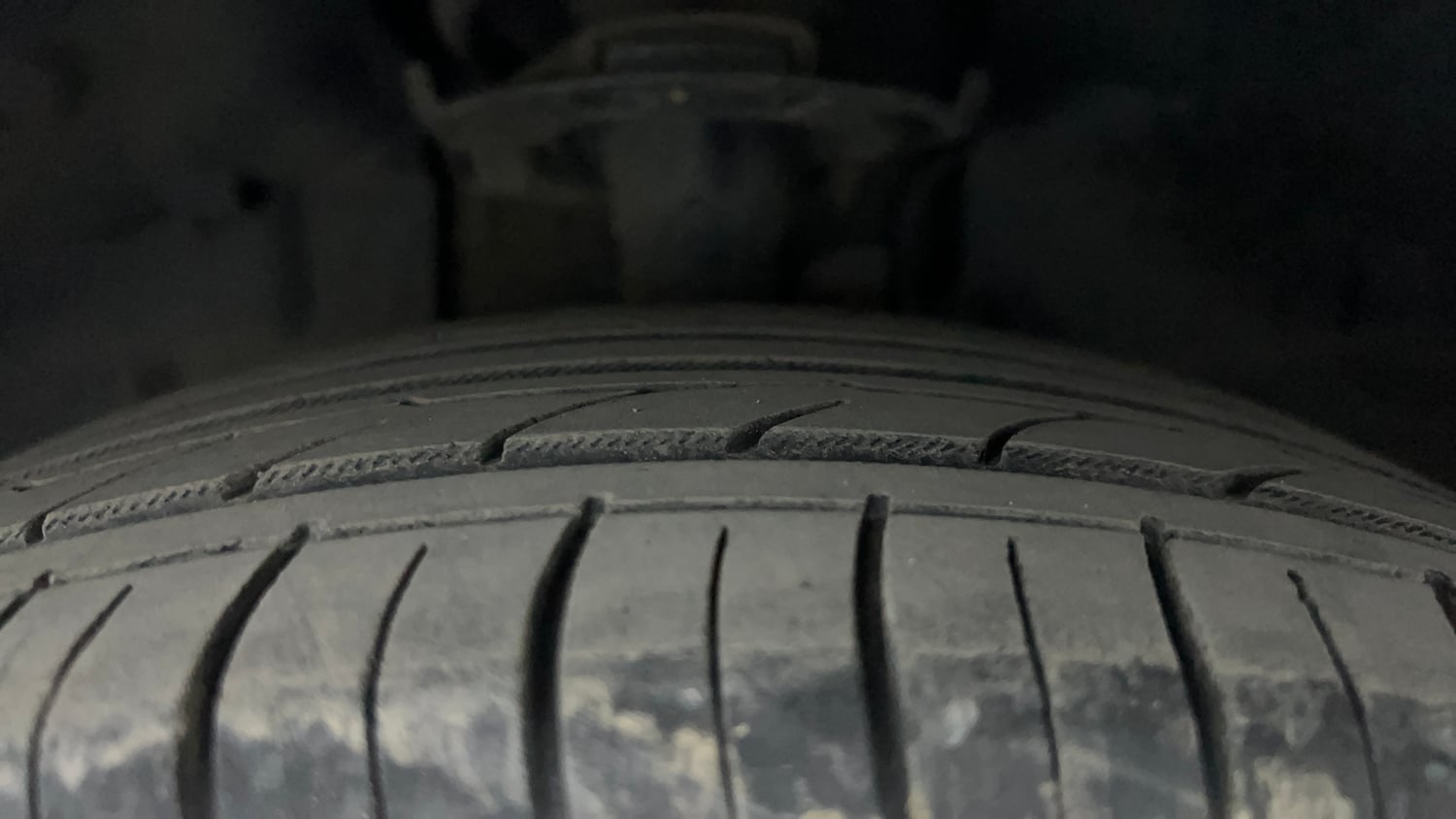 Used 2019 Ford Figo Titanium 1.2 Ti-VCT MT Petrol Manual tyres LEFT FRONT TYRE TREAD VIEW