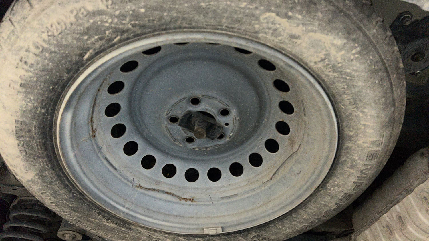 Used 2022 Mahindra XUV700 AX 7 Petrol MT 7 STR Petrol Manual tyres SPARE TYRE VIEW