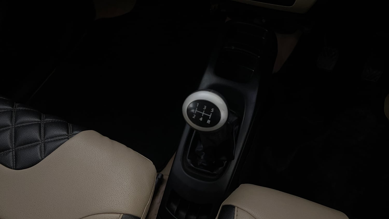 Used 2017 Maruti Suzuki Wagon R VXI Petrol Manual interior GEAR  KNOB VIEW