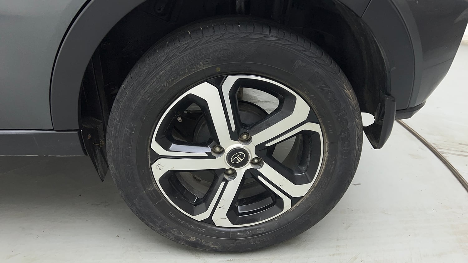 Used 2022 Tata Nexon XZA Plus (S) Petrol Automatic tyres LEFT REAR TYRE RIM VIEW