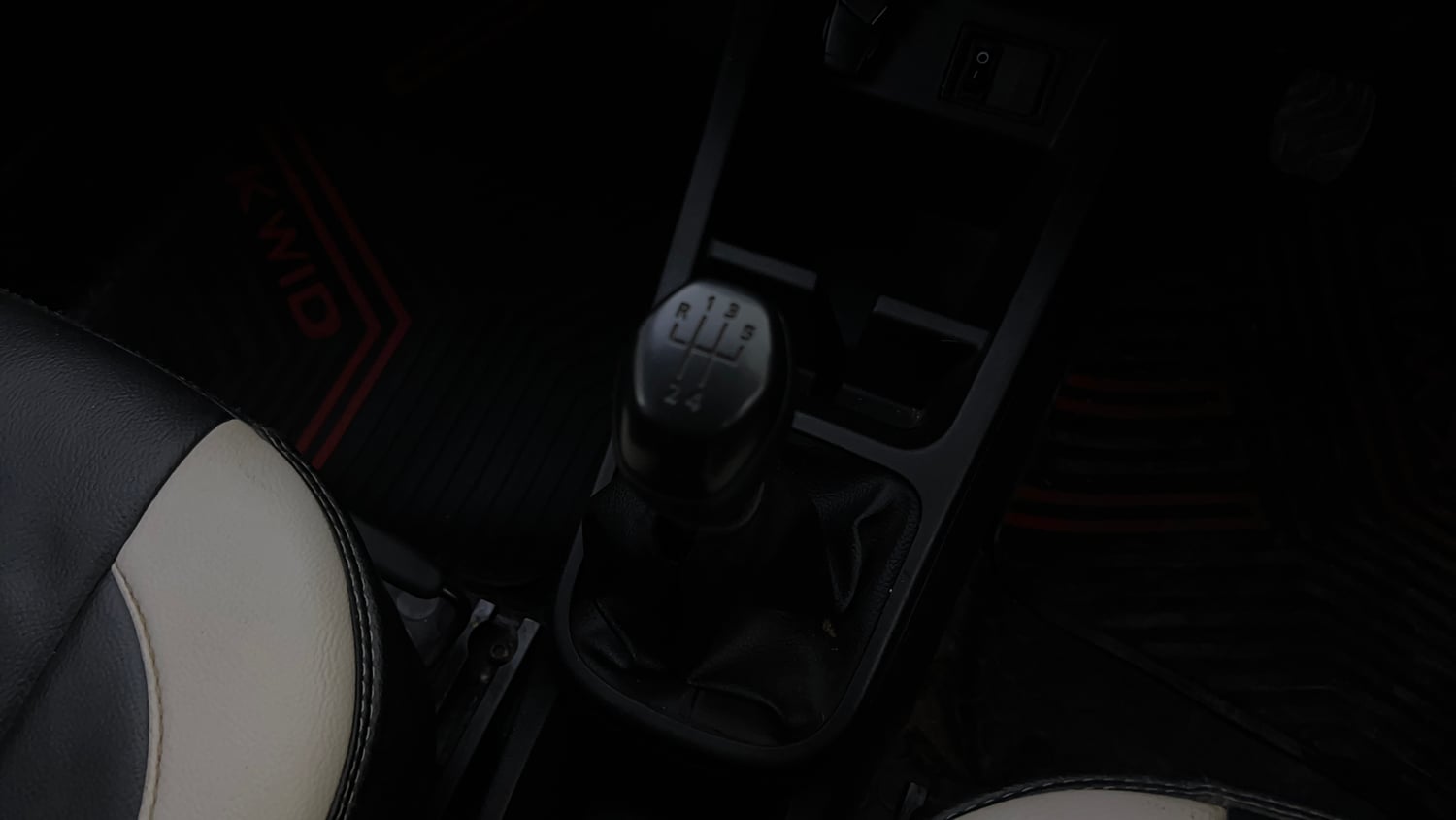 Used 2022 Renault Kwid RXL (O) 0.8 Petrol Manual interior GEAR  KNOB VIEW