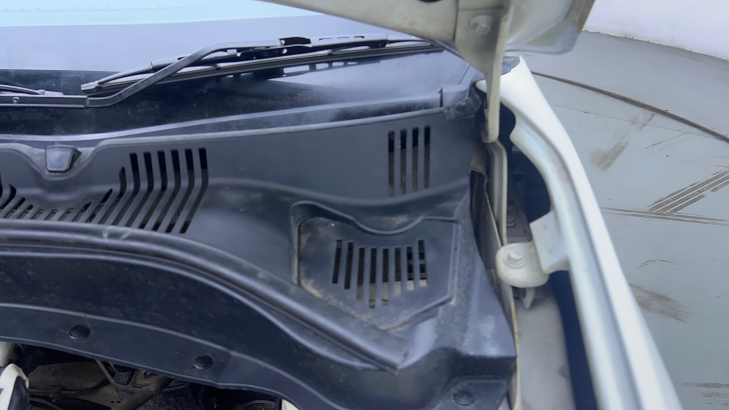 Used 2021 Tata Punch Accomplished Dazzle Pack MT Petrol Manual engine ENGINE LEFT SIDE HINGE & APRON VIEW