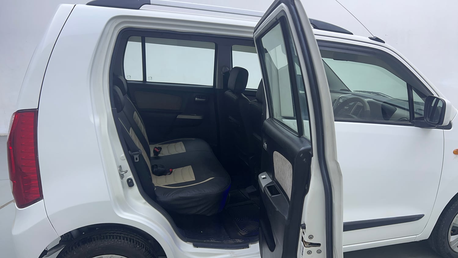 Used 2014 Maruti Suzuki Wagon R VXI Petrol Manual interior RIGHT SIDE REAR DOOR CABIN VIEW