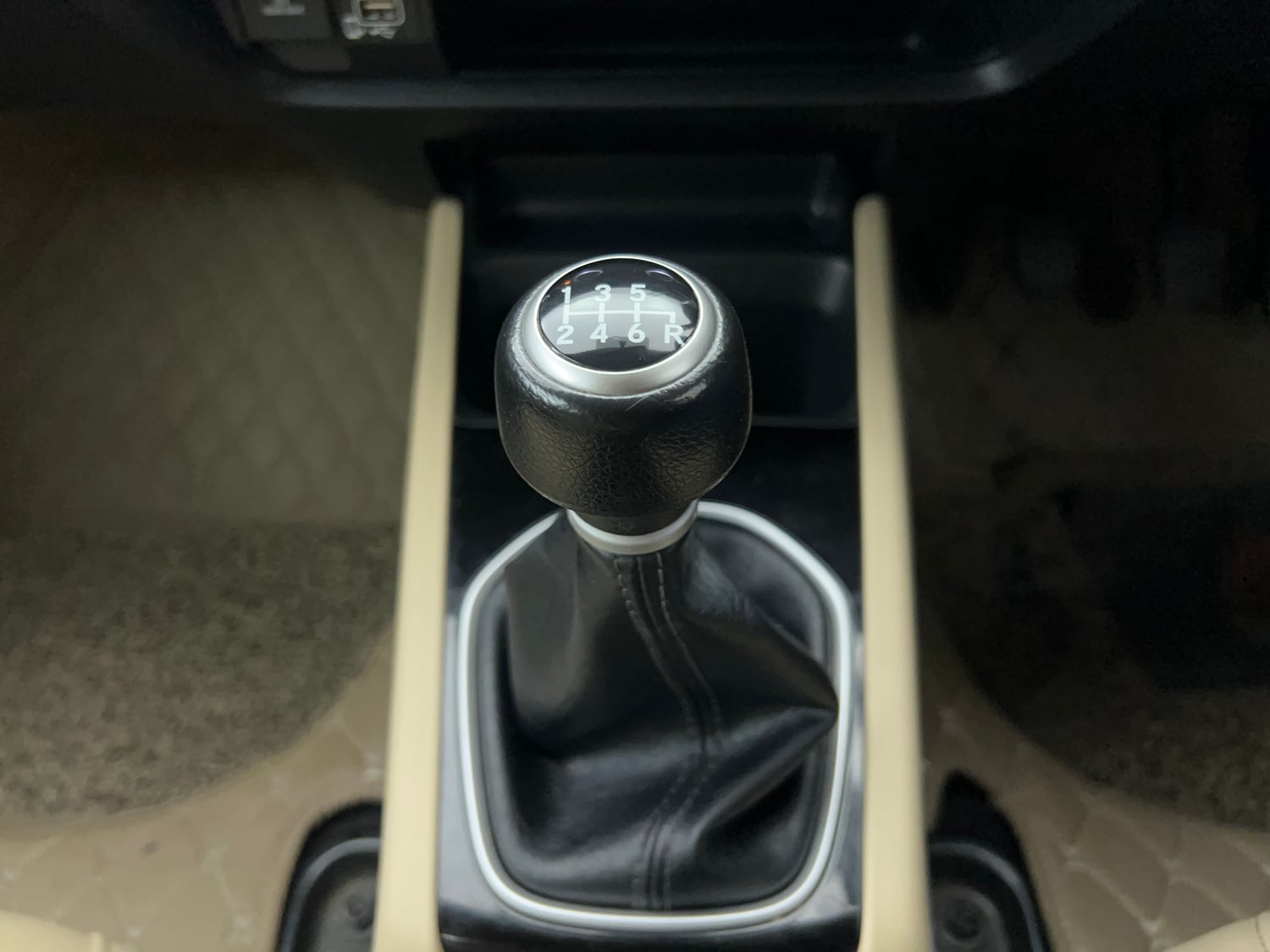 Used 2022 Honda City V Petrol Petrol Manual interior GEAR  KNOB VIEW