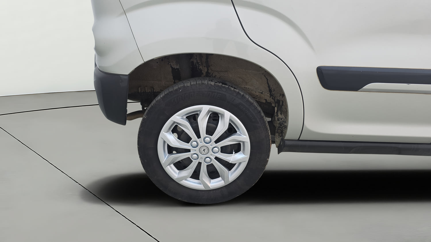 Used 2023 Maruti Suzuki S-Presso VXi Plus (O) AMT Petrol Automatic tyres RIGHT REAR TYRE RIM VIEW