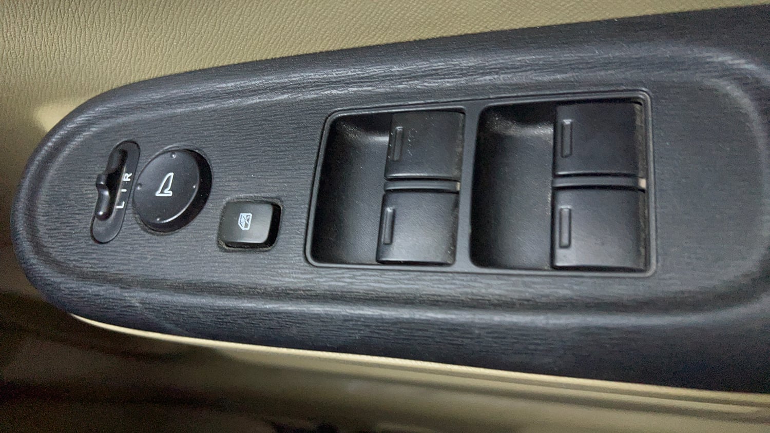 Used 2016 Honda Amaze 1.2 S AT i-VTEC Petrol Automatic top_features Power windows