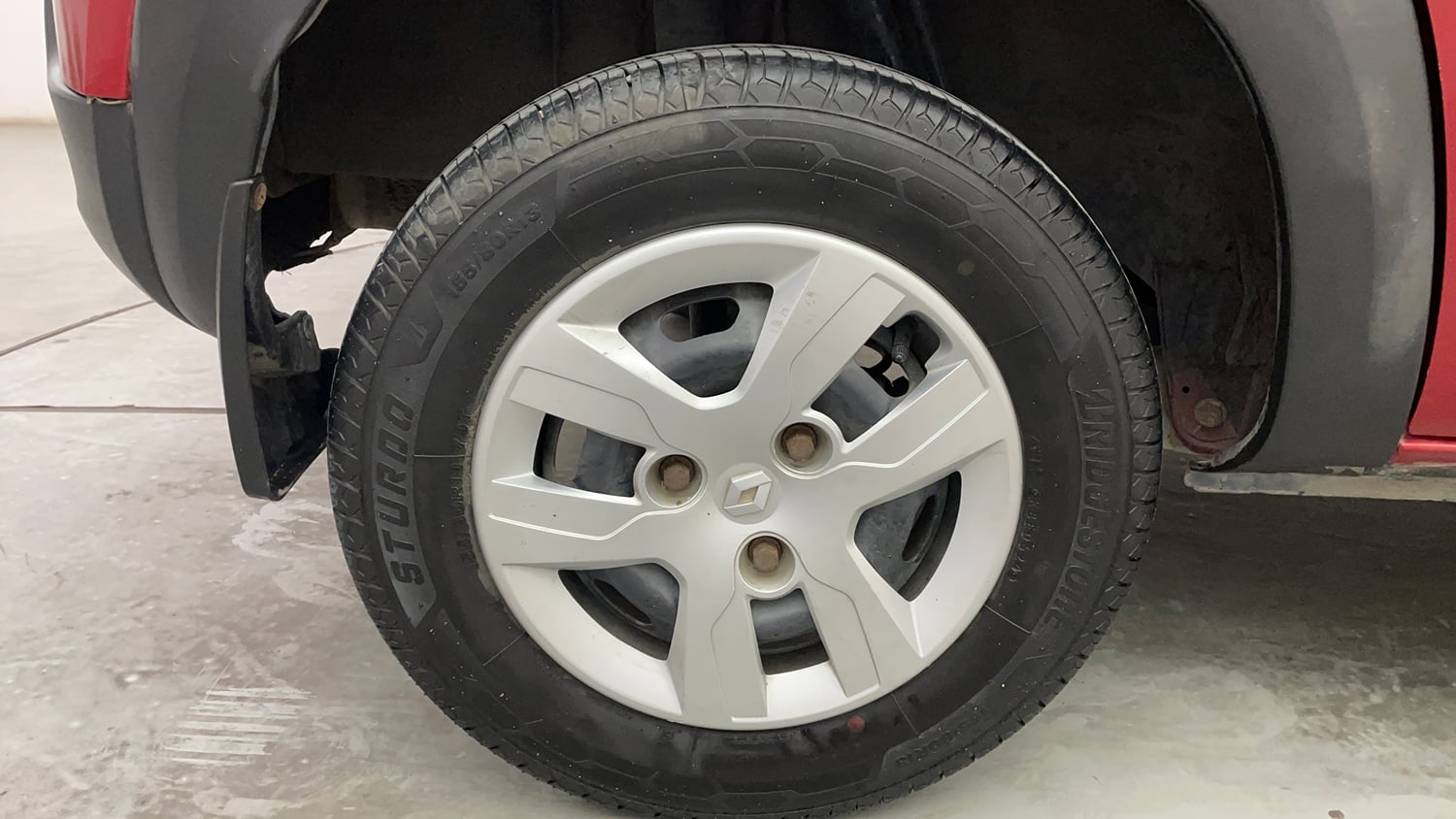 Used 2016 Renault Kwid 1.0 RXT Petrol Manual tyres RIGHT REAR TYRE RIM VIEW