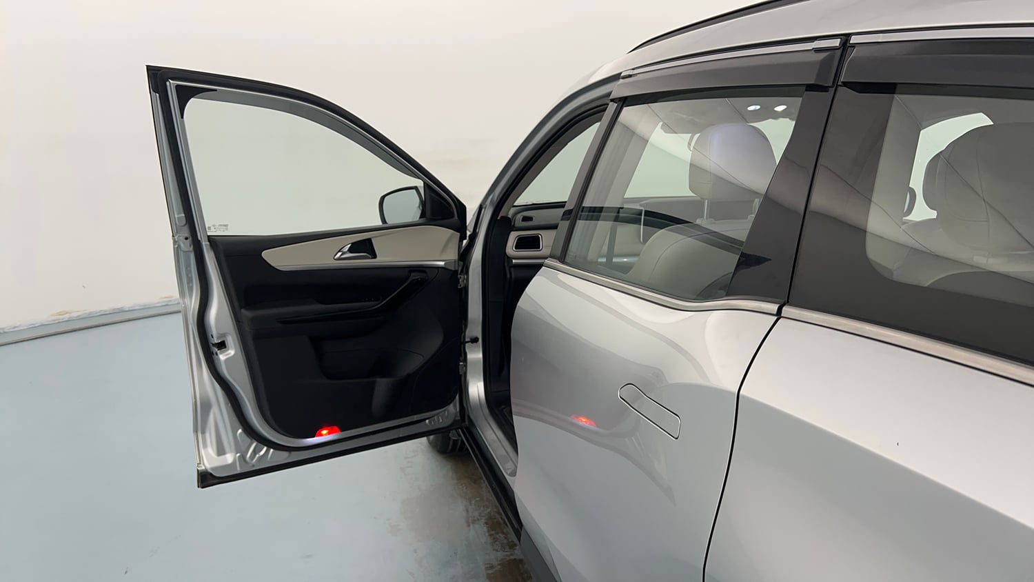 Used 2022 Mahindra XUV700 AX 7 Petrol MT 7 STR Petrol Manual interior LEFT FRONT DOOR OPEN VIEW