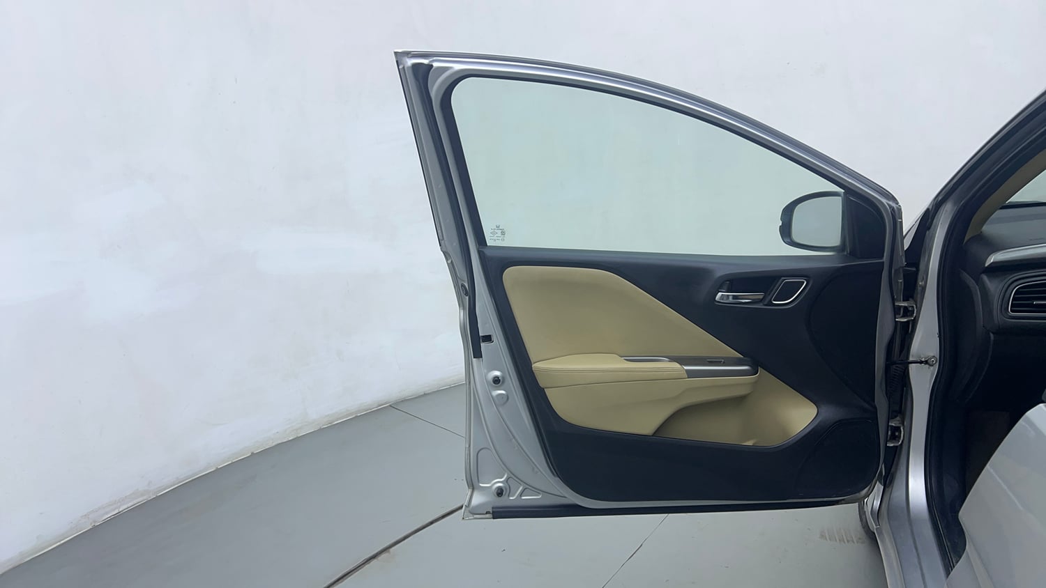 Used 2017 Honda City VX CVT Petrol Petrol Automatic interior LEFT FRONT DOOR OPEN VIEW
