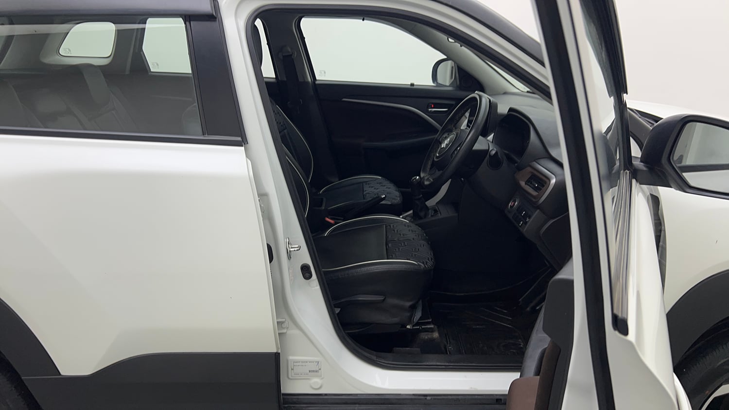 Used 2022 Maruti Suzuki Brezza ZXi Petrol Manual interior RIGHT SIDE FRONT DOOR CABIN VIEW