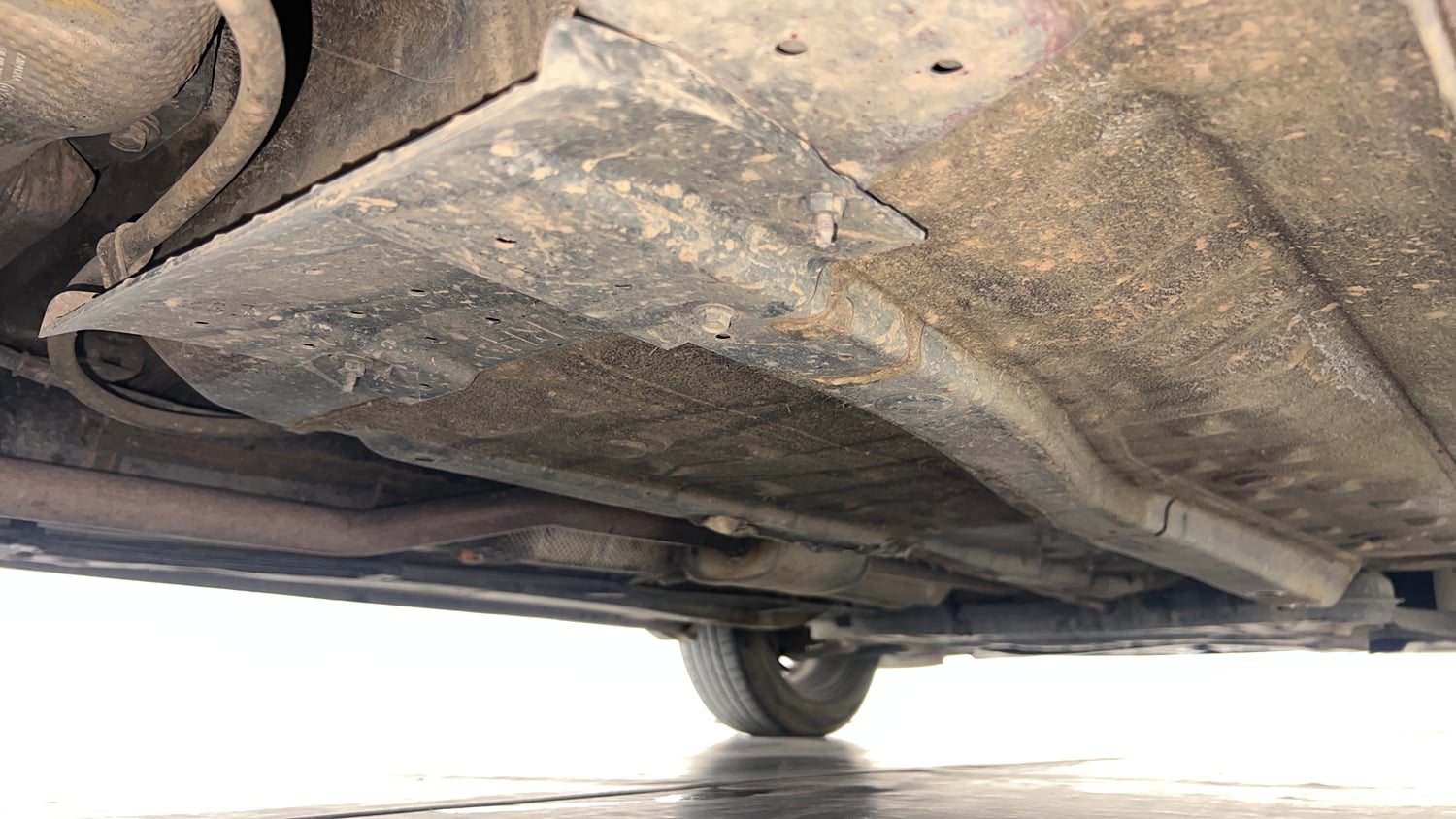 Used 2021 Hyundai New i20 Asta (O) 1.2 MT Petrol Manual extra REAR RIGHT UNDERBODY VIEW