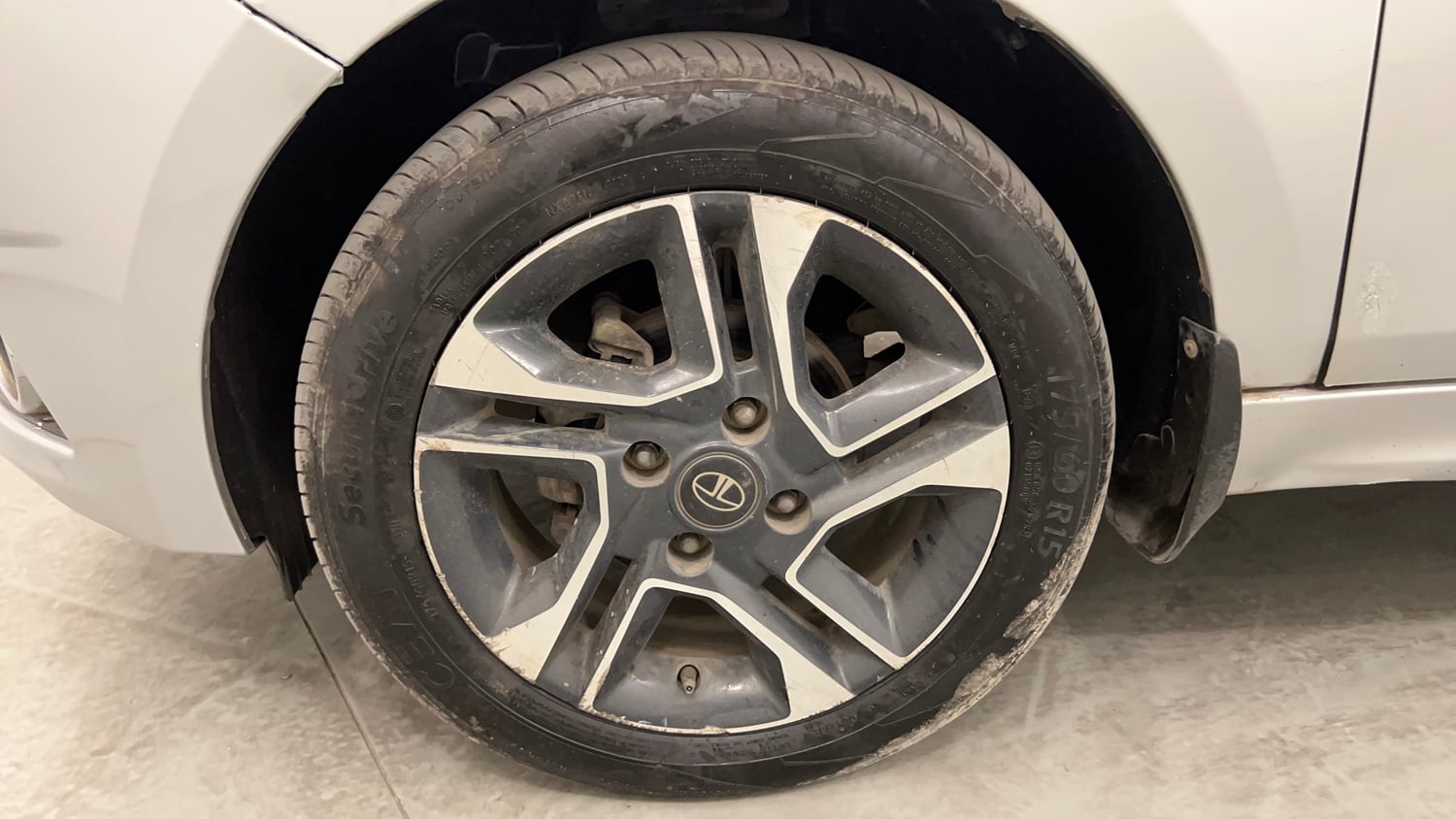 Used 2018 Tata Tigor Revotron XZ (O) Petrol Manual tyres LEFT FRONT TYRE RIM VIEW