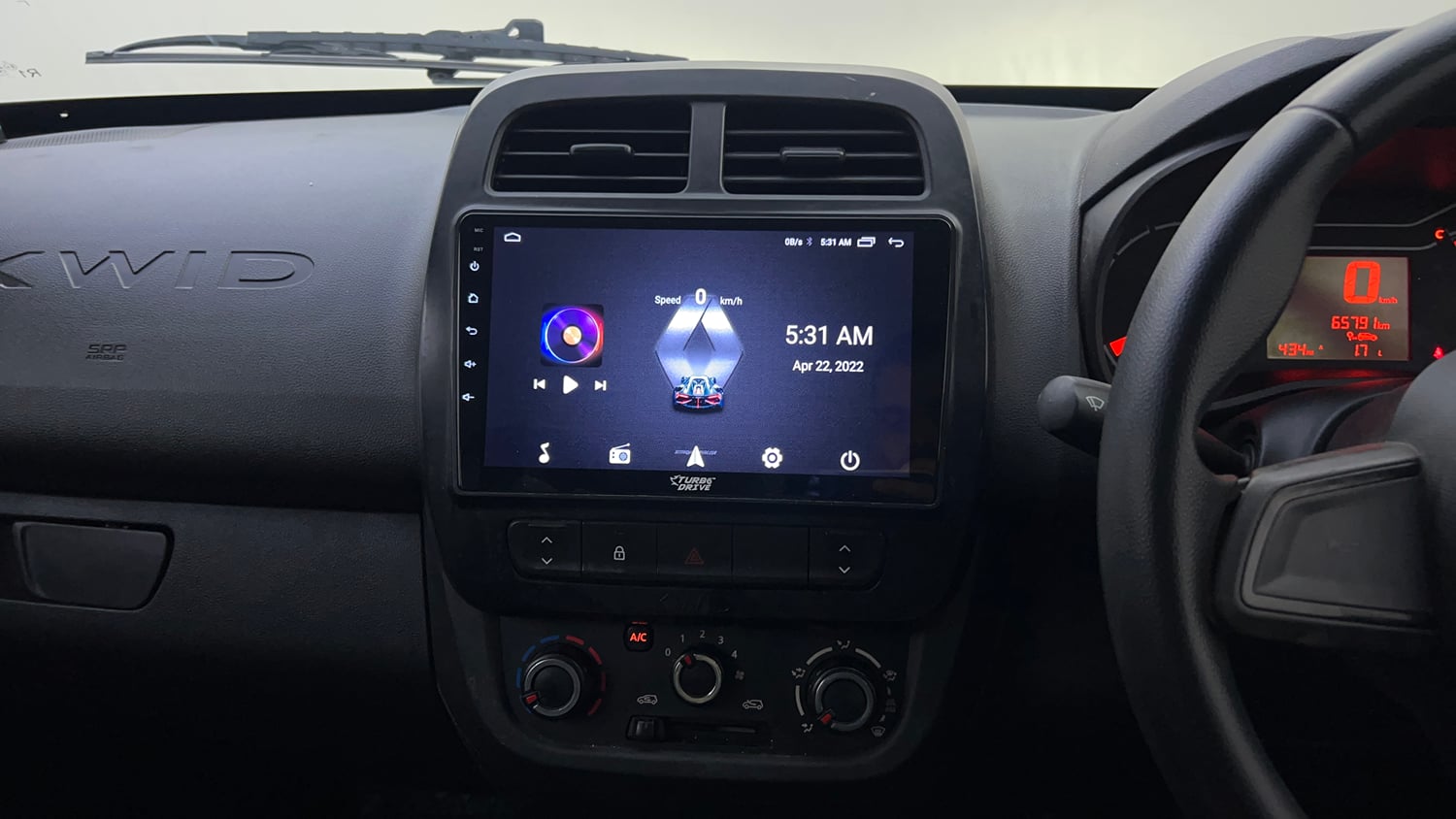 Used 2022 Renault Kwid RXL (O) 0.8 Petrol Manual top_features Integrated (in-dash) music system