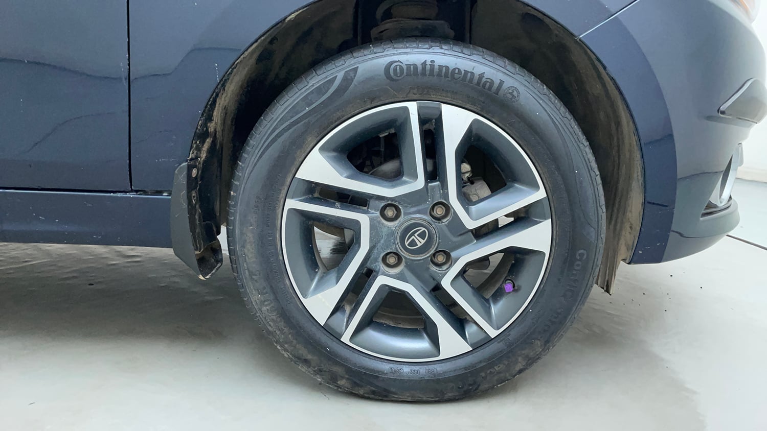 Used 2019 Tata Tigor Revotron XZA+ Petrol Automatic tyres RIGHT FRONT TYRE RIM VIEW
