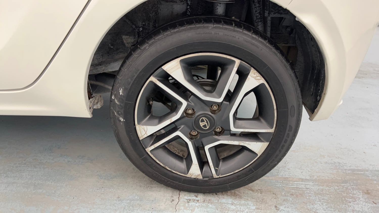 Used 2020 Tata Tiago XZ Plus Petrol Manual tyres LEFT REAR TYRE RIM VIEW
