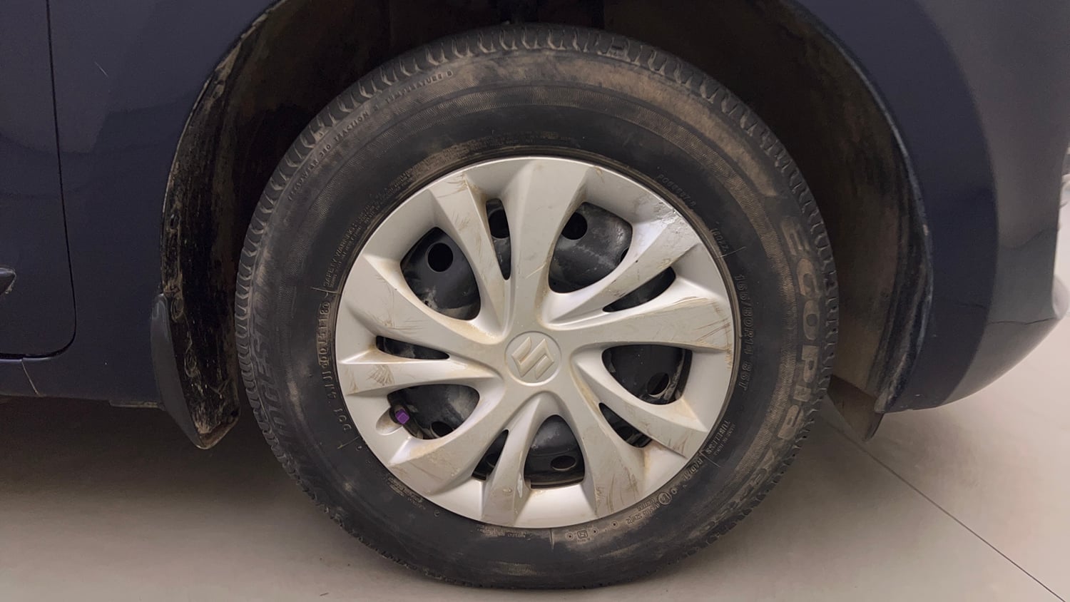 Used 2019 Maruti Suzuki Swift VXi AMT Petrol Automatic tyres RIGHT FRONT TYRE RIM VIEW