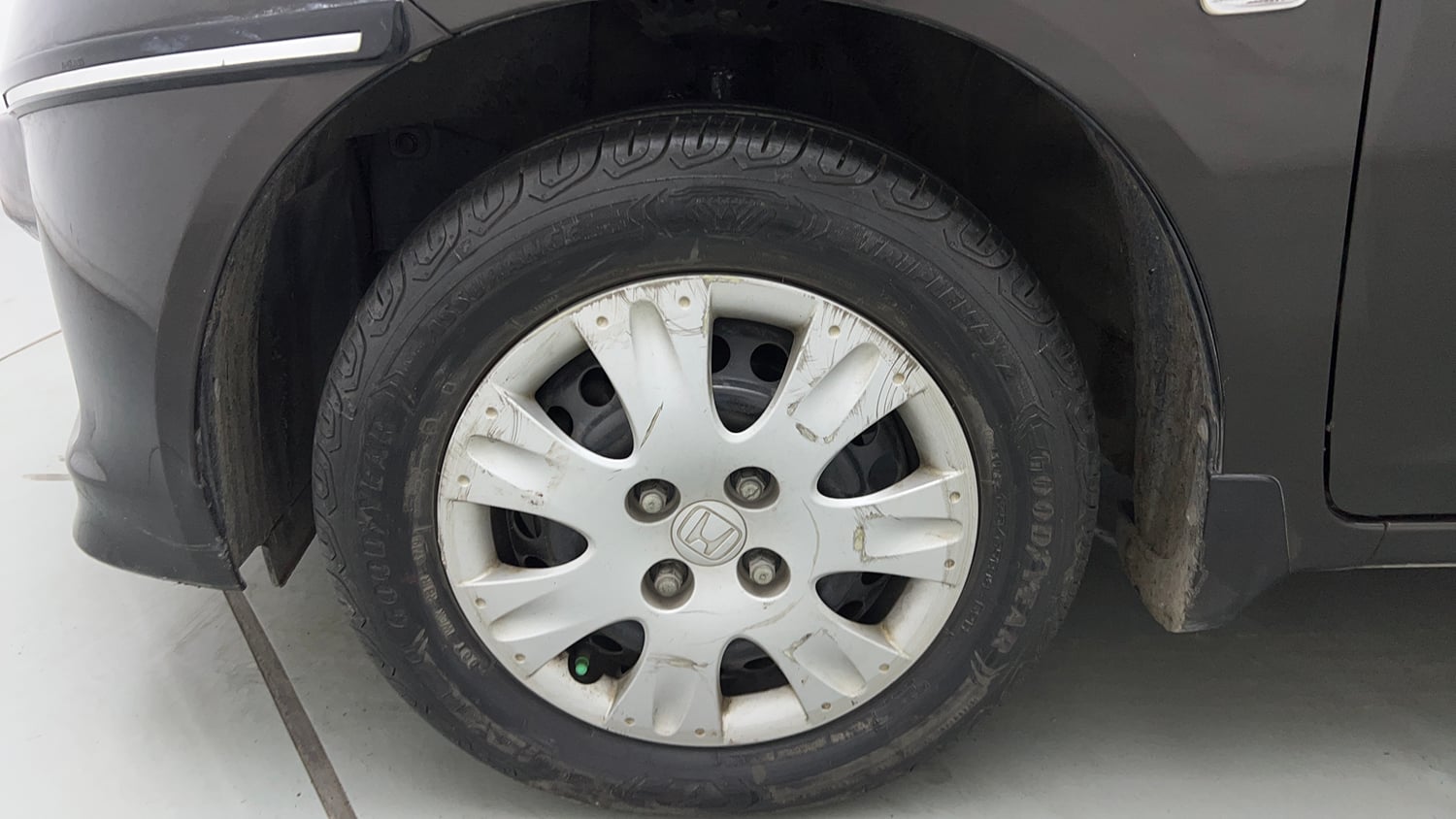 Used 2016 Honda Amaze 1.2 S AT i-VTEC Petrol Automatic tyres LEFT FRONT TYRE RIM VIEW