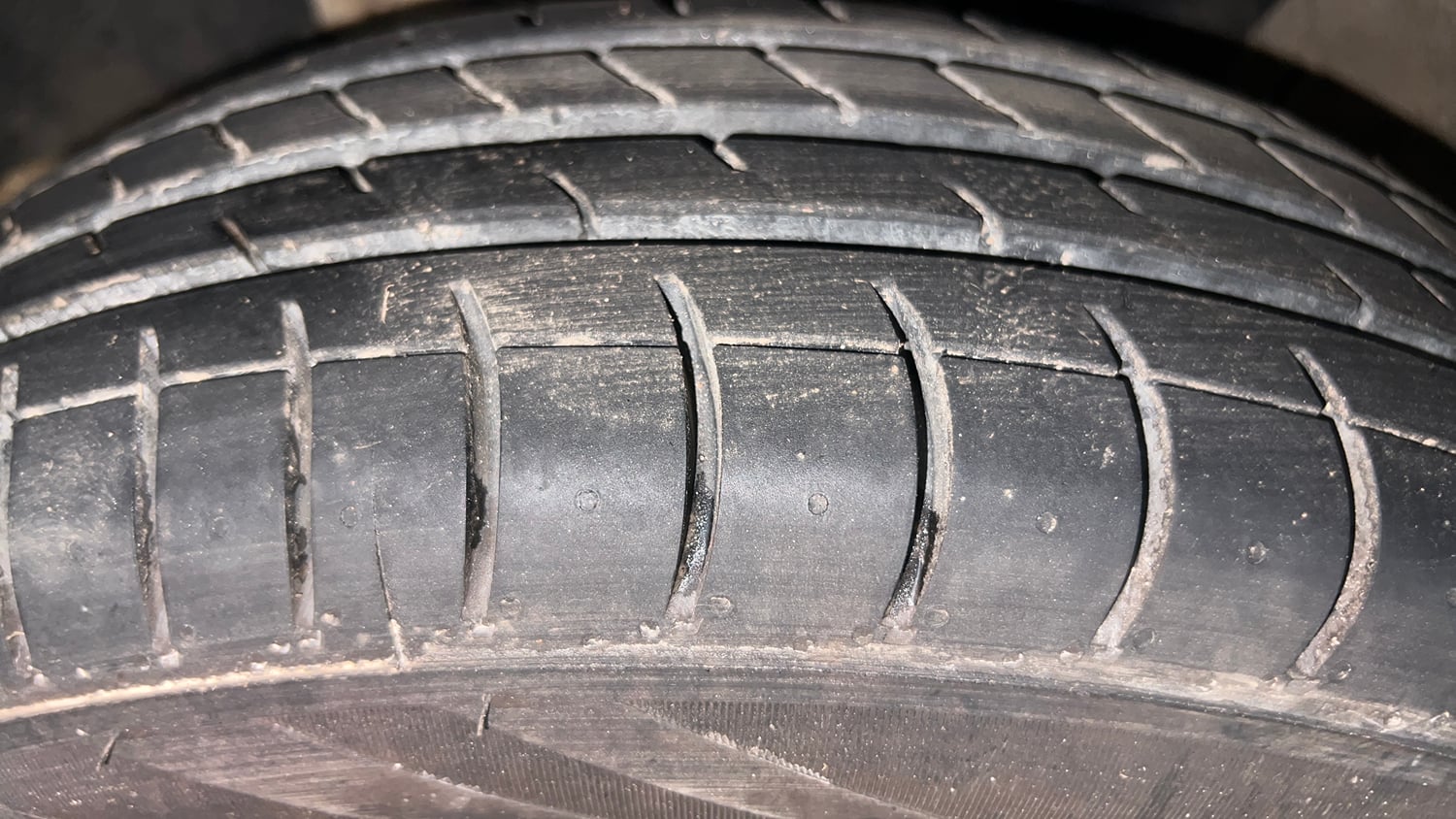 Used 2022 Renault Kwid RXL (O) 0.8 Petrol Manual tyres LEFT FRONT TYRE TREAD VIEW