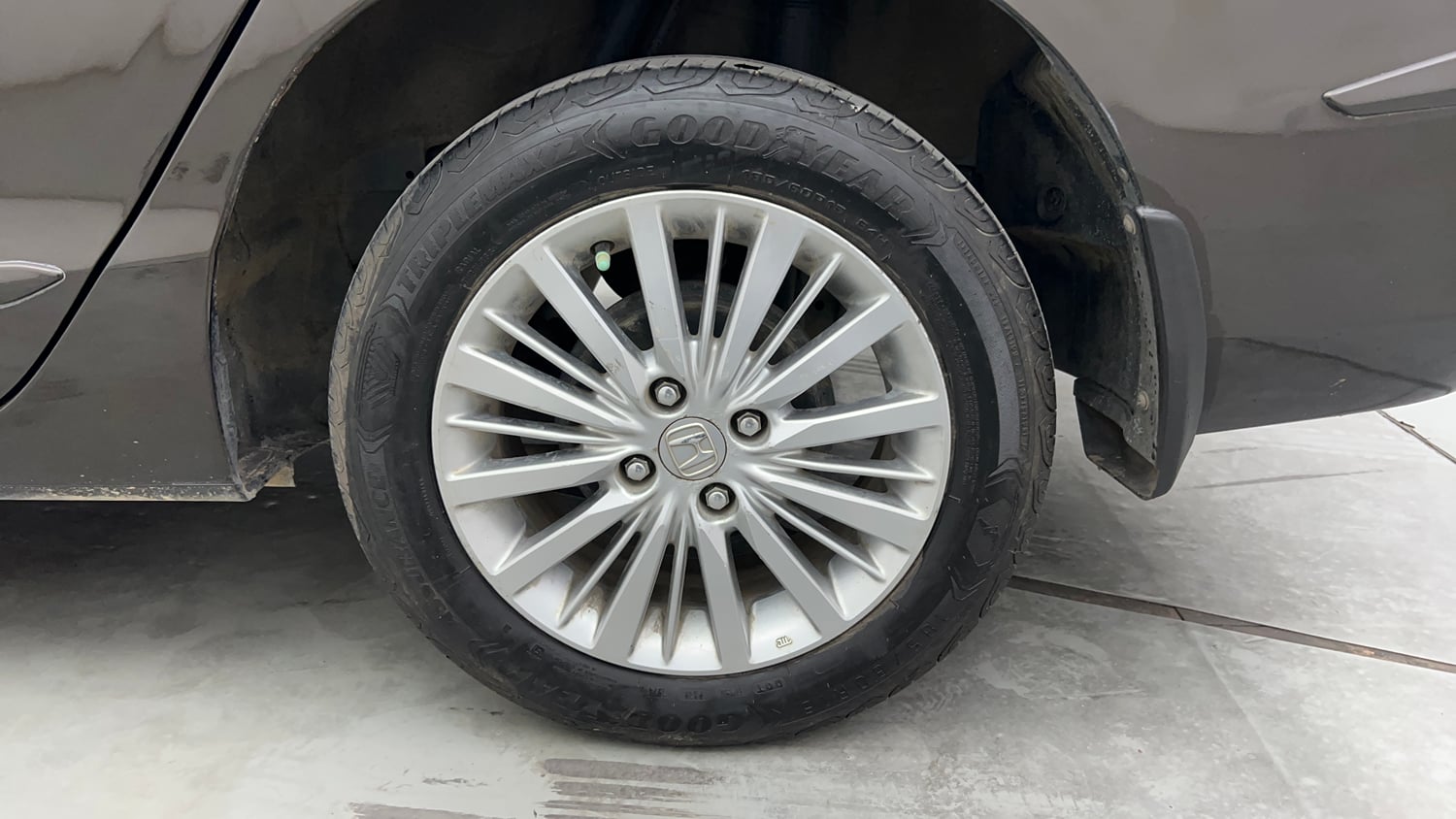 Used 2022 Honda City V Petrol Petrol Manual tyres LEFT REAR TYRE RIM VIEW