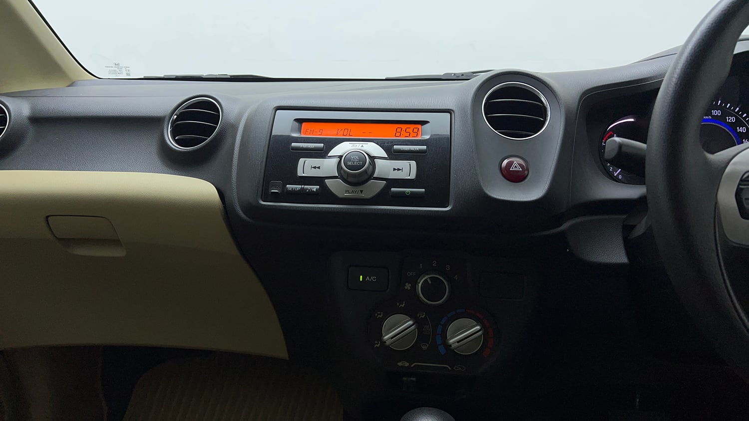 Used 2016 Honda Amaze 1.2 S AT i-VTEC Petrol Automatic interior MUSIC SYSTEM & AC CONTROL VIEW