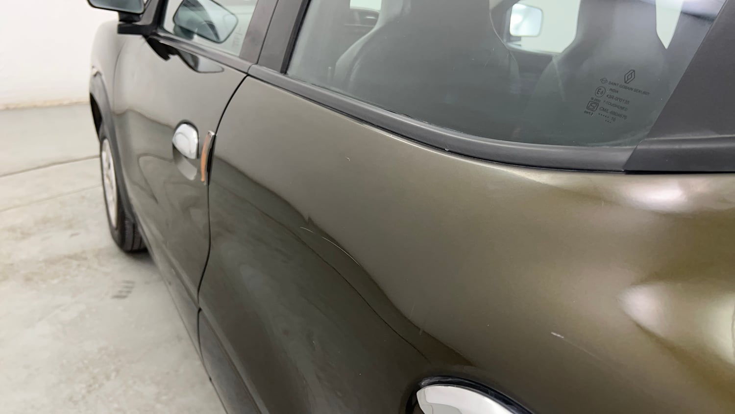 Used 2016 Renault Kwid RXT Petrol Manual dents MINOR SCRATCH