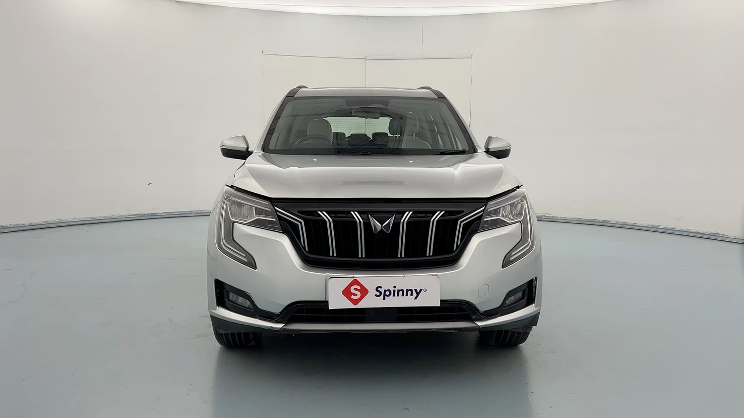 Used 2022 Mahindra XUV700 AX 7 Petrol MT 7 STR Petrol Manual exterior FRONT VIEW