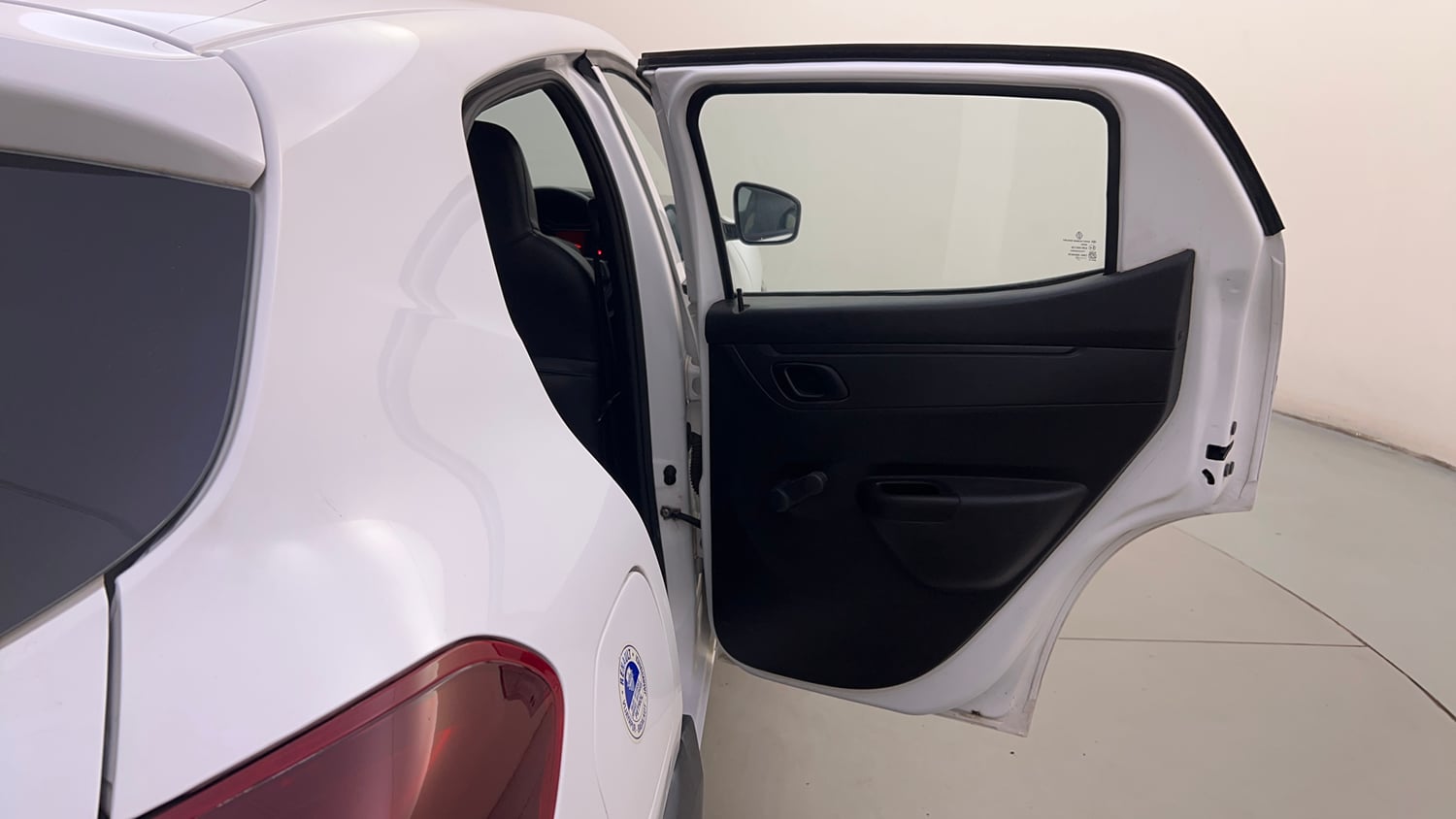Used 2022 Renault Kwid RXL (O) 0.8 Petrol Manual interior RIGHT REAR DOOR OPEN VIEW
